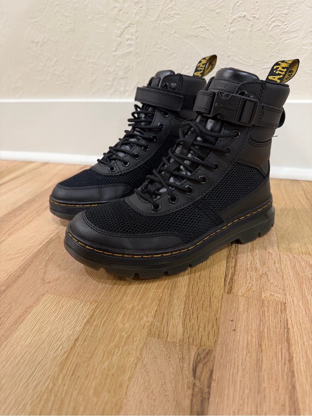Dr. Martens Combs Tech Black Combat Boots Women’s 8 Detachable Straps